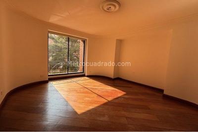 Apartamento de 3 alcobas en venta en Chico Norte, Bogotá, 224 m² · foto 3 de 20