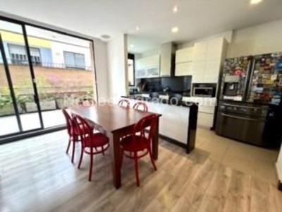 Apartamento de 2 alcobas en venta en Chico Norte, Bogotá, 130 m² · foto 2 de 10