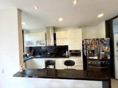 Apartamento de 2 alcobas en venta en Chico Norte, Bogotá, 150 m² · foto 5 de 13