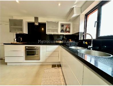 Apartamento de 4 alcobas en venta en Los Rosales, Bogotá, 370 m² · foto 10 de 17