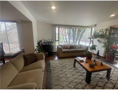 Apartamento de 3 alcobas en venta en El Retiro, Bogotá, 145 m² · foto 2 de 11