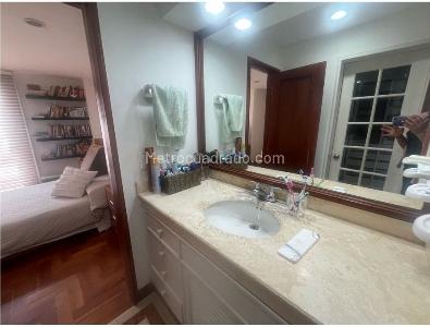 Apartamento de 3 alcobas en venta en El Retiro, Bogotá, 145 m² · foto 8 de 11