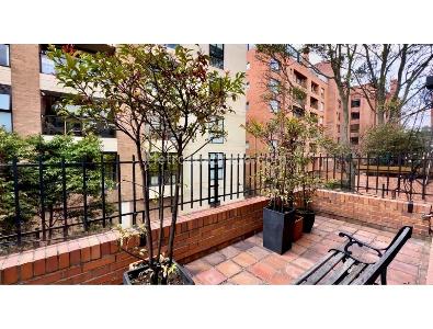 Apartamento de 4 alcobas en venta en Los Rosales, Bogotá, 260 m² · foto 9 de 20