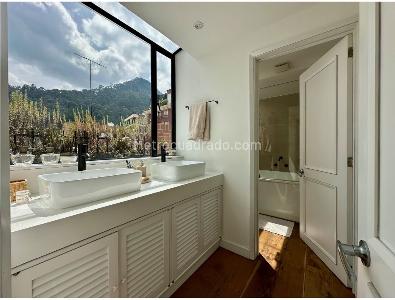 Apartamento de 4 alcobas en venta en Los Rosales, Bogotá, 260 m² · foto 11 de 20