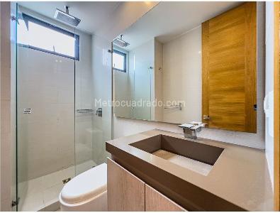 Apartamento de 2 alcobas en venta en Chico Navarra, Bogotá, 80 m² · foto 3 de 16