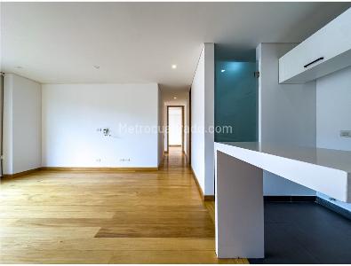 Apartamento de 2 alcobas en venta en Chico Navarra, Bogotá, 80 m² · foto 7 de 16