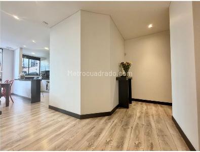 Apartamento de 3 alcobas en venta en Chico Norte, Bogotá, 130 m² · foto 2 de 10