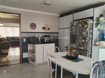 Apartamento de 3 alcobas en venta en Chico Santa Barbara, Bogotá, 195 m² · foto 14 de 20