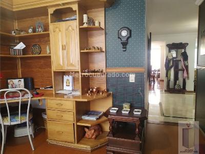 Apartamento de 3 alcobas en venta en Chico Santa Barbara, Bogotá, 195 m² · foto 10 de 20