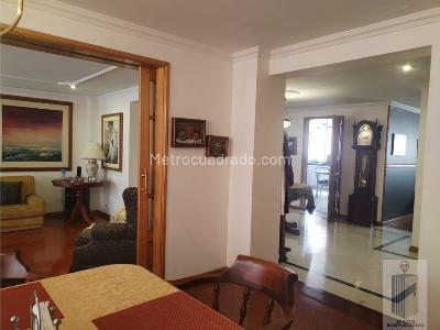 Apartamento de 3 alcobas en venta en Chico Santa Barbara, Bogotá, 195 m² · foto 5 de 20