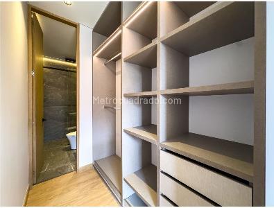 Apartamento de 1 alcoba en venta en Chico Museo, Bogotá, 53 m² · foto 4 de 18