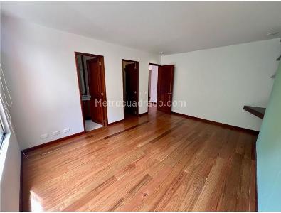 Apartamento de 3 alcobas en venta en Cerros Del Country, Bogotá, 230 m² · foto 18 de 20