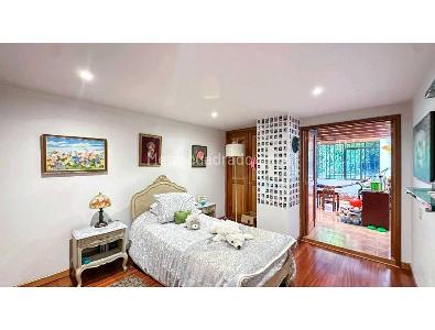 Apartamento de 3 alcobas en venta en Los Rosales, Bogotá, 252 m² · foto 13 de 19