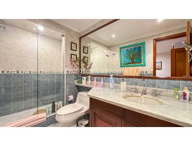 Apartamento de 3 alcobas en venta en Los Rosales, Bogotá, 252 m² · foto 15 de 19