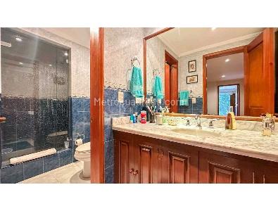 Apartamento de 3 alcobas en venta en Los Rosales, Bogotá, 252 m² · foto 16 de 19