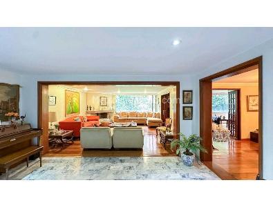 Apartamento de 3 alcobas en venta en Los Rosales, Bogotá, 252 m² · foto 2 de 19