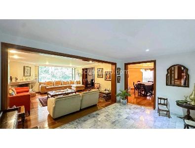 Apartamento de 3 alcobas en venta en Los Rosales, Bogotá, 252 m² · foto 4 de 19