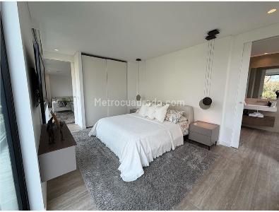 Apartamento de 3 alcobas en venta en Los Rosales Chico, Bogotá, 171 m² · foto 15 de 18