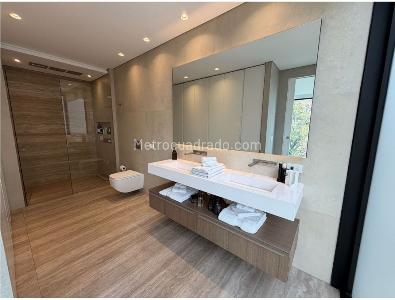 Apartamento de 3 alcobas en venta en Los Rosales Chico, Bogotá, 171 m² · foto 17 de 18