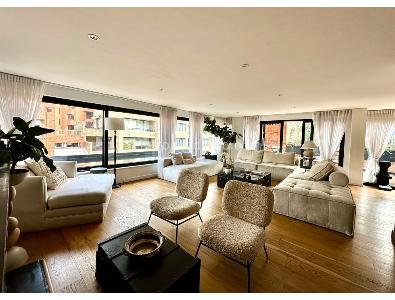 Apartamento de 4 alcobas en venta en Los Rosales, Bogotá, 370 m² · foto 2 de 20