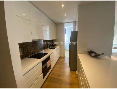 Apartamento de 2 alcobas en venta en Los Rosales, Bogotá, 137 m² · foto 11 de 18