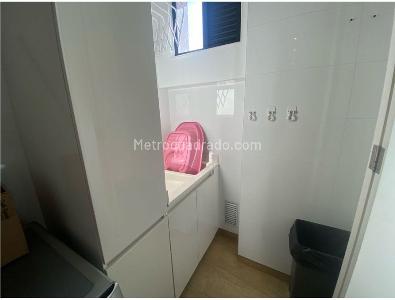 Apartamento de 2 alcobas en venta en Los Rosales, Bogotá, 137 m² · foto 3 de 18