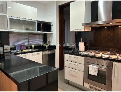 Apartamento de 2 alcobas en venta en Los Rosales, Bogotá, 126 m² · foto 11 de 20