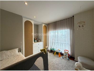 Apartamento de 3 alcobas en venta en Los Rosales Chico, Bogotá, 175 m² · foto 18 de 20