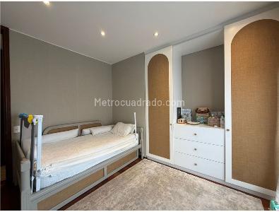 Apartamento de 3 alcobas en venta en Los Rosales Chico, Bogotá, 175 m² · foto 19 de 20