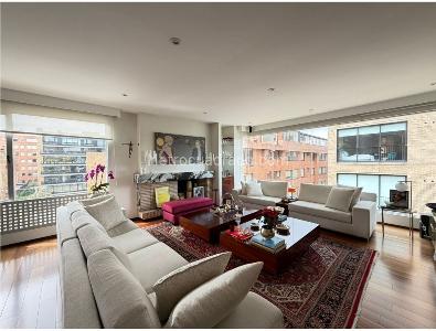 Apartamento de 3 alcobas en venta en Los Rosales Chico, Bogotá, 175 m² · foto 2 de 20