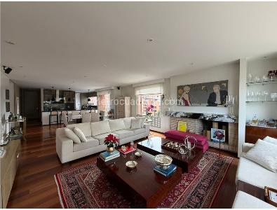 Apartamento de 3 alcobas en venta en Los Rosales Chico, Bogotá, 175 m² · foto 3 de 20