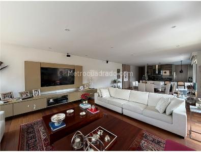 Apartamento de 3 alcobas en venta en Los Rosales Chico, Bogotá, 175 m² · foto 4 de 20