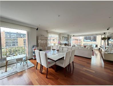 Apartamento de 3 alcobas en venta en Los Rosales Chico, Bogotá, 175 m² · foto 9 de 20