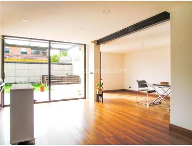Casa de 4 alcobas en venta en Niza, Bogotá, 346 m² · foto 2 de 20