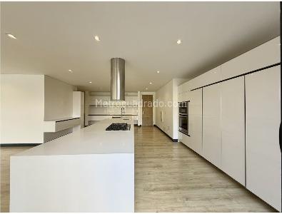 Apartamento de 4 alcobas en venta en Santa Barbara Alta, Bogotá, 455 m² · foto 2 de 20