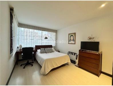 Apartamento de 4 alcobas en venta en Los Rosales, Bogotá, 220 m² · foto 13 de 20