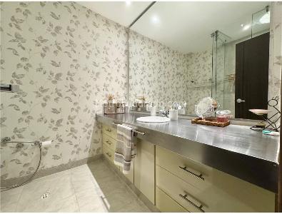 Apartamento de 4 alcobas en venta en Los Rosales, Bogotá, 220 m² · foto 18 de 20