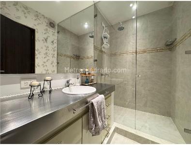 Apartamento de 4 alcobas en venta en Los Rosales, Bogotá, 220 m² · foto 19 de 20
