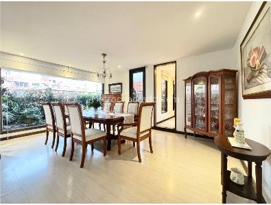 Apartamento de 4 alcobas en venta en Los Rosales, Bogotá, 220 m² · foto 3 de 20