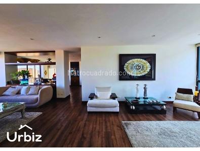 Apartamento de 3 alcobas en venta en Altos Del Refugio, Bogotá, 208 m² · foto 2 de 20