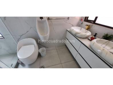 Apartamento de 3 alcobas en venta en Chico El Refugio, Bogotá, 482 m² · foto 3 de 20