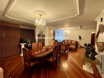 Apartamento de 3 alcobas en venta en Chico Norte, Bogotá, 171 m² · foto 2 de 14