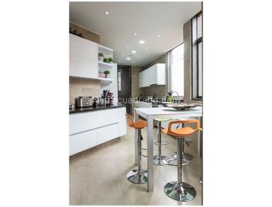 Apartamento de 4 alcobas en arriendo en Chico, Bogotá, 396 m² · foto 5 de 8