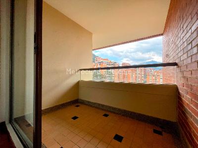 Apartamento de 2 alcobas en arriendo en Country, Bogotá, 180 m² · foto 4 de 8