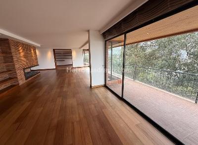 Apartamento de 3 alcobas en arriendo en Cerros De Santa Barbara, Bogotá, 330 m² · foto 2 de 4