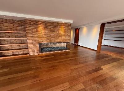Apartamento de 3 alcobas en arriendo en Cerros De Santa Barbara, Bogotá, 330 m² · foto 3 de 4