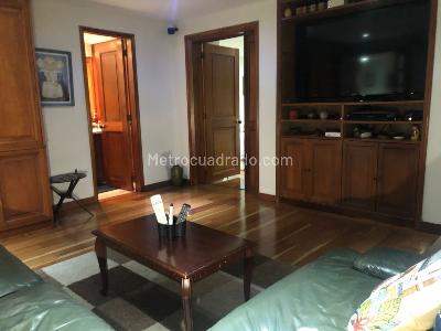 Apartamento de 3 alcobas en venta en Los Rosales, Bogotá, 206 m² · foto 3 de 15