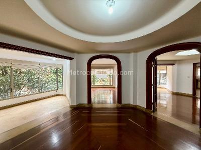Apartamento de 3 alcobas en venta en Los Rosales, Bogotá, 240 m² · foto 10 de 10