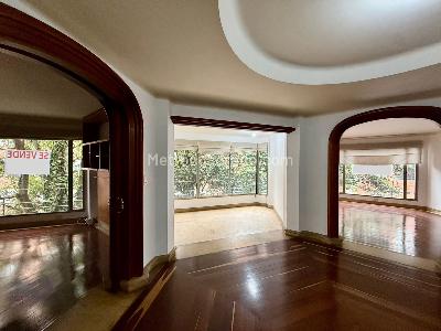 Apartamento de 3 alcobas en venta en Los Rosales, Bogotá, 240 m² · foto 8 de 10