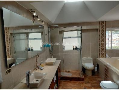 Casa de 4 alcobas en venta en San Jose De Bavaria, Bogotá, 700 m² · foto 3 de 19
